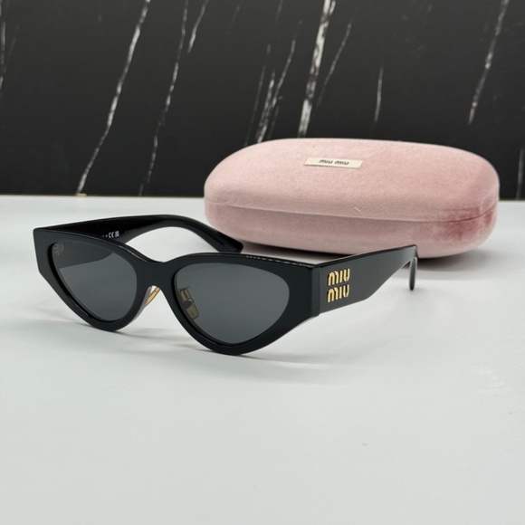 NEW SMU 03Z 1AB5S0 MIU MIU BLACK MU03ZS 1AB5S0 WOMEN SUNGLASSES MU 01ZS 1AB5S0 - Picture 2 of 11